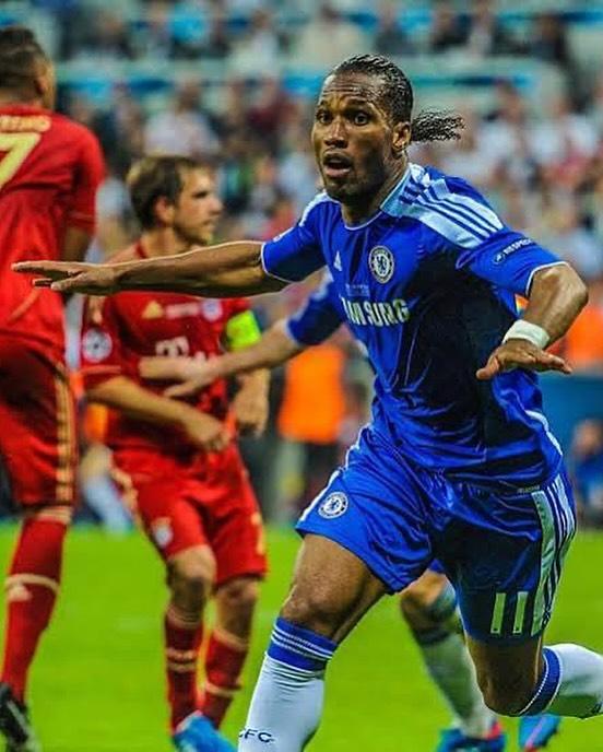 西亚卡姆分, 非洲滑翔机, 享身穿切尔